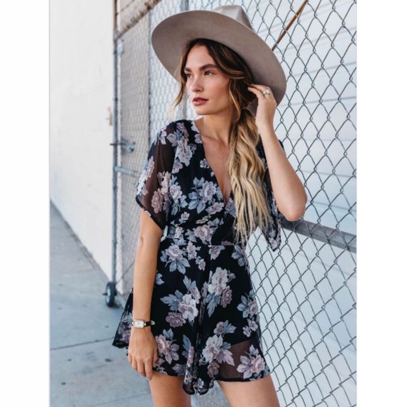 V-Neck Floral Sheer Playsuit Romper - Picture 4 of 4